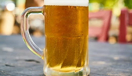 “超稳定”的青岛啤酒撑得住千亿市值吗？