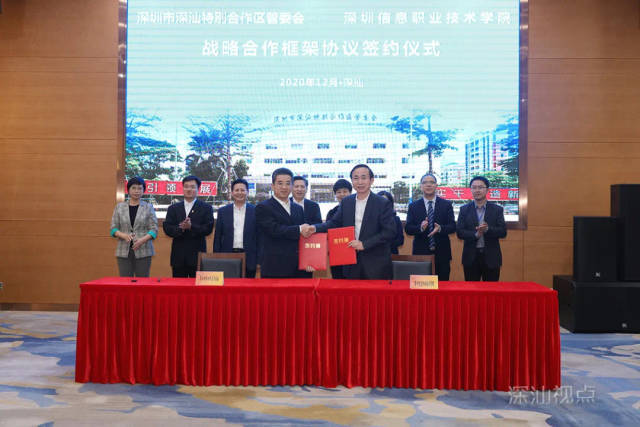 图为签约现场