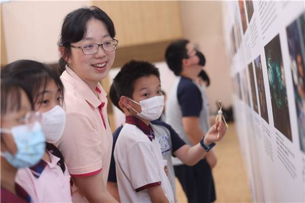 参观上海文旅图片展上海台商子女学校校长陈俊男表示:参加有趣味,有