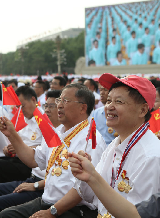 我在现场·照片背后的故事丨透过镜头见证百年华诞