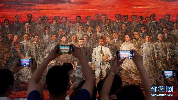 钟华论：伟大的精神之源，奋进的磅礴力量——论伟大建党精神
