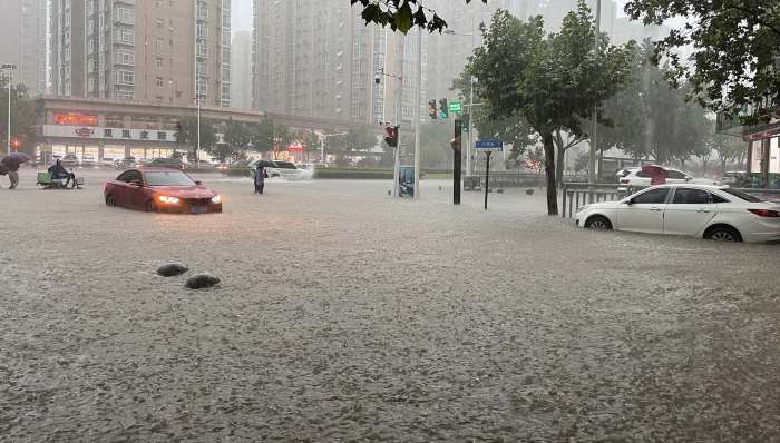 河南洛阳新安县暴雨图片