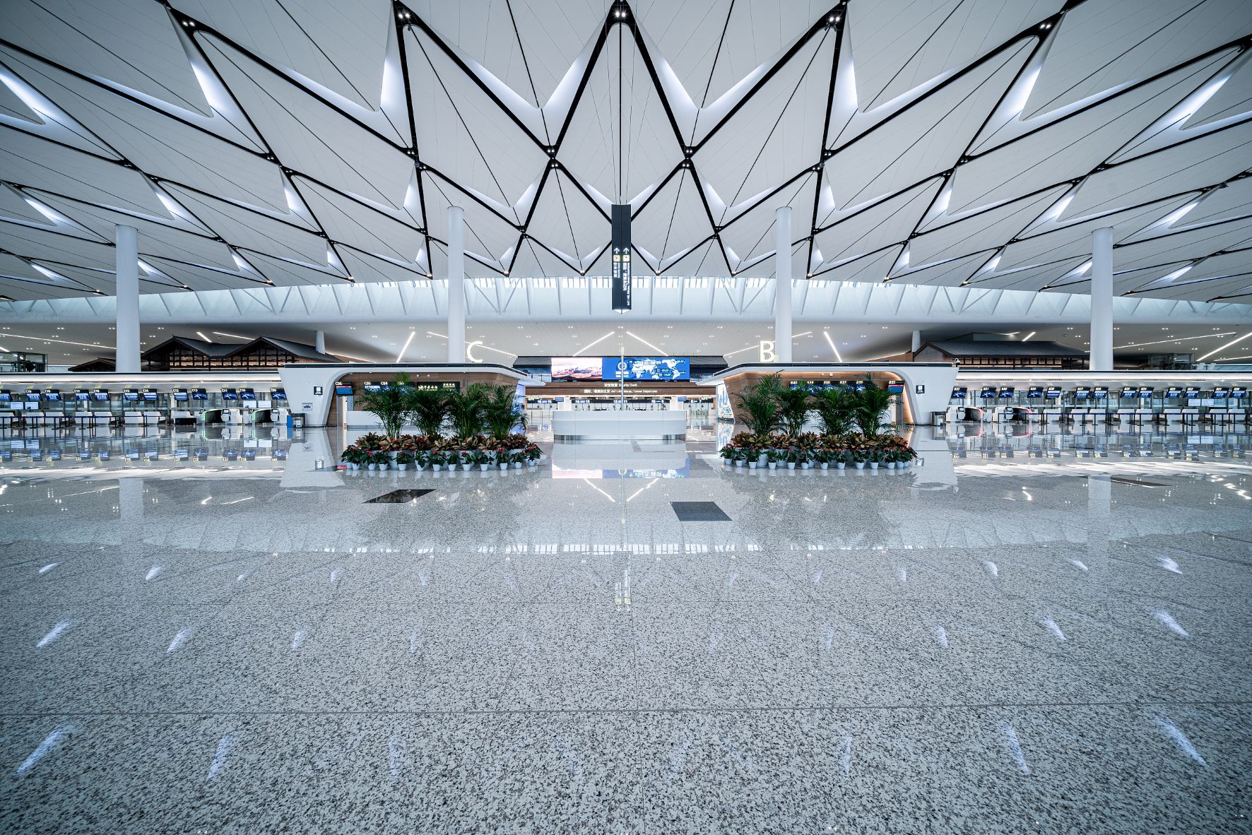 繁忙的成都天府机场T2航站楼 - 哔哩哔哩