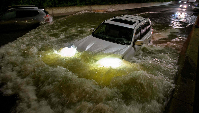 纽约等地创纪录暴雨引发洪灾，至少17人遇难