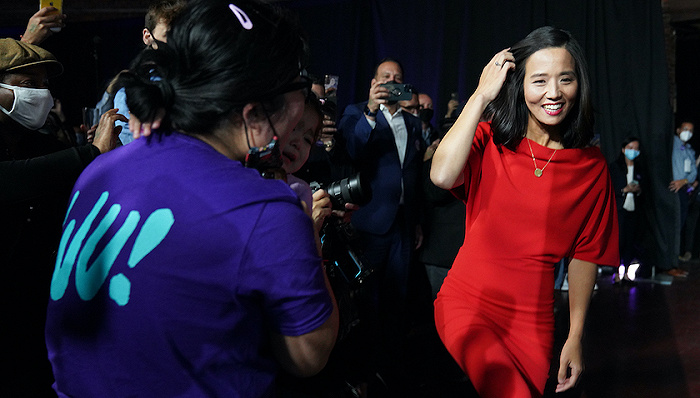 美国波士顿迎来首位华裔女市长：屡次打破性别偏见，曾带孩子参加会议