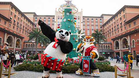功夫熊猫换冬装，环球度假区带来首个冬季假日主题活动