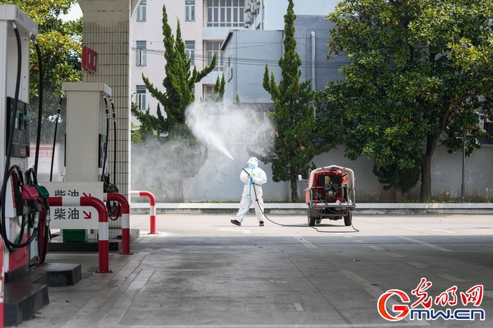 【组图】“守沪者联盟”丨探访上海抗疫一线：为期半个月的环境消杀再度启动