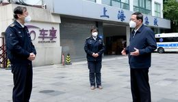 把民生需求用心托好底，把城市核心功能运转责任再压实！李强检查疫情防控和应急就医保障