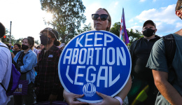 从创世神话到“罗诉韦德案”的推翻：堕胎权应该谁说了算？