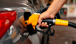 国内成品油价“两连跌”，加满一箱油少花14元
