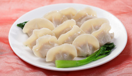 饺子、炸酱面、疙瘩汤，中国日常食物是如何成为日本B级美食的？