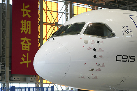 东航接收全球首架C919，国产大飞机民航商业运营迈出第一步