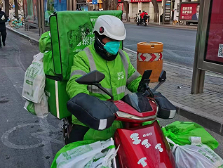 寒冬里的北京骑手：工作十几个小时、往返上百公里，尽快将订单送到用户手中