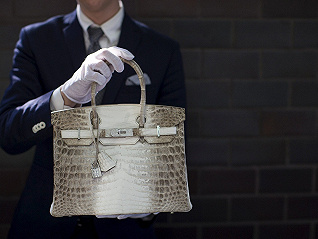 刘銮雄珍稀手袋拍卖打破亚洲纪录，最贵一款估值超170万
