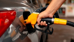 国内成品油价迎年内第二涨，加满一箱油多花8元