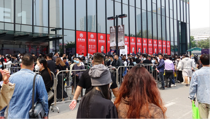 “排队1小时、看展5分钟”，广州设计周首日人流量爆满