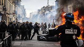国际油轮改道、市政厅大门被烧：法国百万人抗议升级