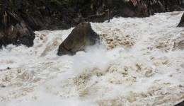杭州富阳区通报暴雨灾情：引发32处小流域山洪，已致5死3失联