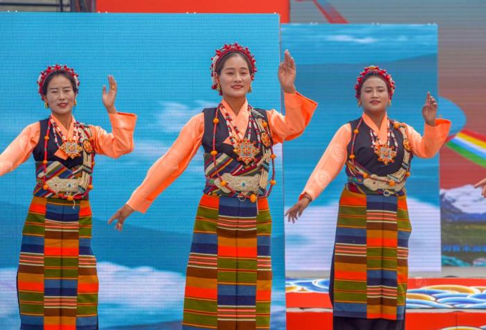 新华全媒+ | 西藏日喀则：以“谐”之名，他们在高原起舞