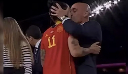 胜利气氛不是性骚扰的理由：从西班牙女足球员被强吻到二战“胜利之吻”