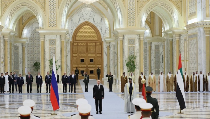 普京闪电访问中东，俄罗斯正重回国际舞台