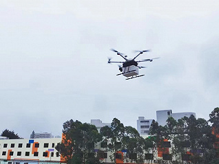 广州黄埔启动首批无人机物流航线，“飞的”送快递半小时可达