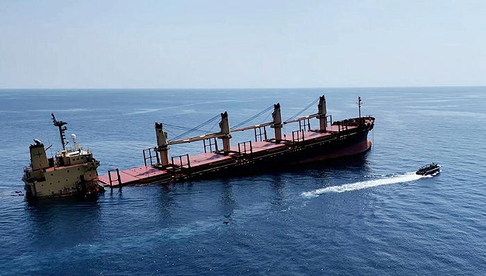 2024年3月3日，英国货轮“鲁比马尔”号在红海沉没。图片来源：人民视觉