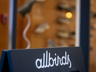 曾主打羊毛跑鞋的“网红”品牌Allbirds难自救