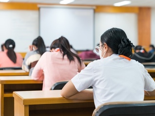 直通部委 | 七部门加快推进高校学生参加居民医保 全国移动电话用户达17.9亿户