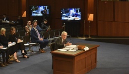 美联储纪要释放暂停降息信号，但内部仍未就通胀定性达成一致