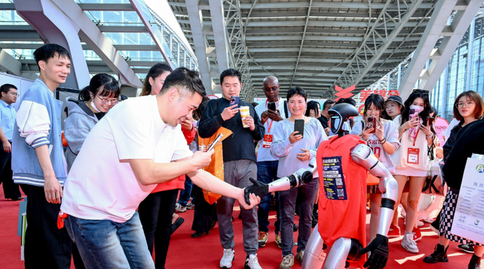 https://img3.jiemian.com/101/original/20250313/import_1741829834510120170016_a700xH.png