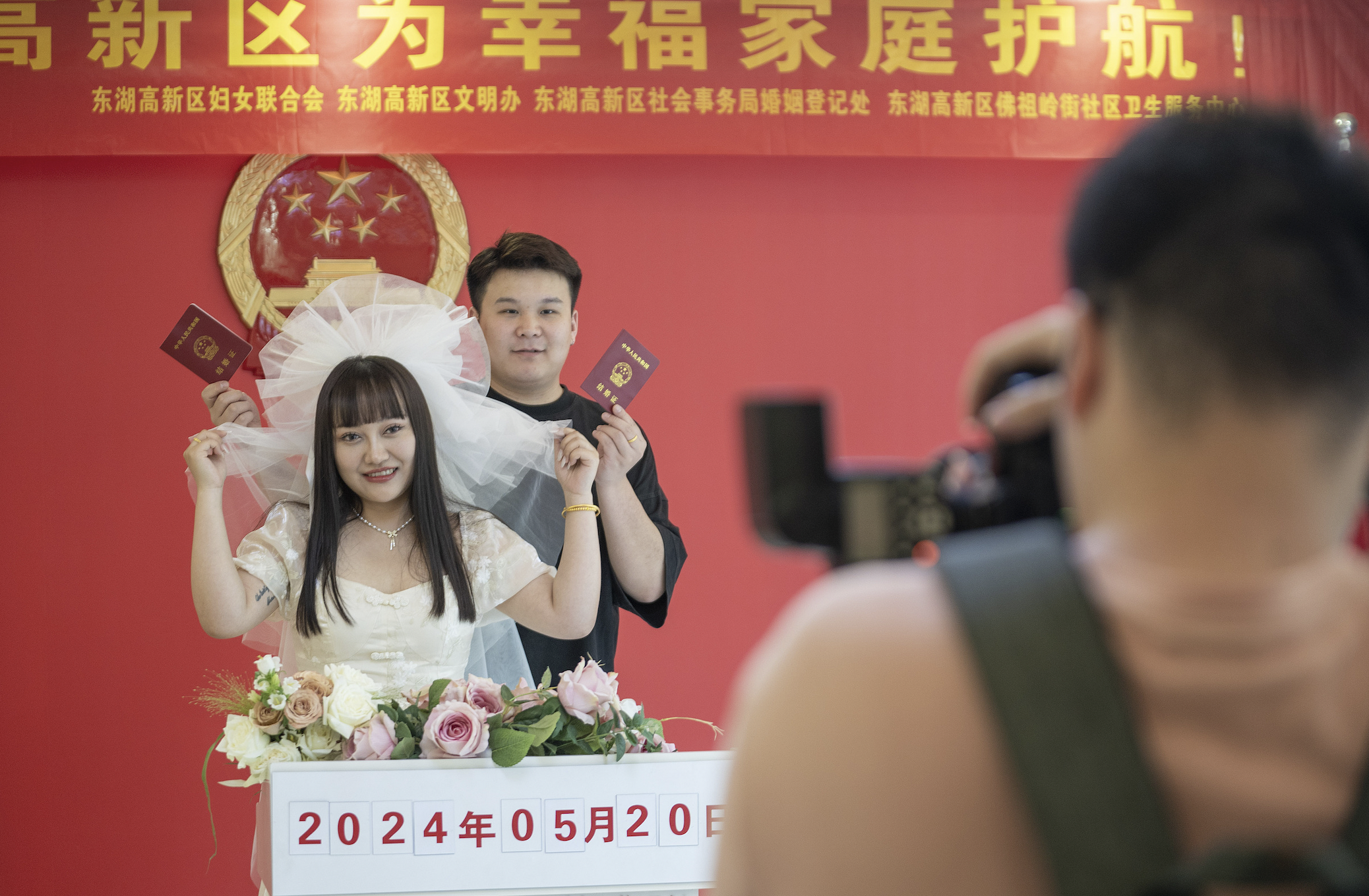 结婚不需要户口本了，今天起婚姻登记实现全国通办