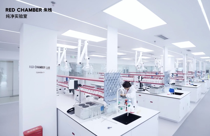 https://img3.jiemian.com/101/original/20250515/import_1747280604671420170014_a700xH.jpg
