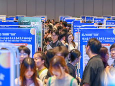 【专访】赵忠：稳就业的关键在于保障民营经济健康发展