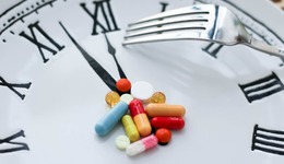 老是忘吃药？亚马逊10亿美金，豪赌 AI 药房