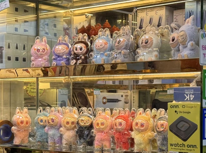 Labubu的假货产业链:秘密全球发货,工厂谁也不能来看