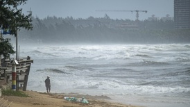 台风“蝴蝶”明日登陆：广东多地发白色预警，海南岛列车全部停运