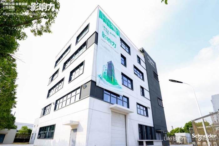 街道上的建筑AI 生成的内容可能不正确。