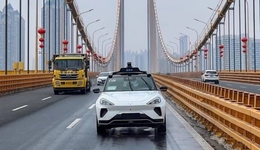馬斯克首發Robotaxi收割掌聲，蘿卜快跑也值得被看見