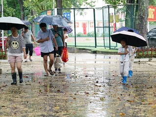 贵州暴雨蓝色预警解除：榕江洪水消退，救援行动取得阶段性胜利，居民逐步恢复正常生活