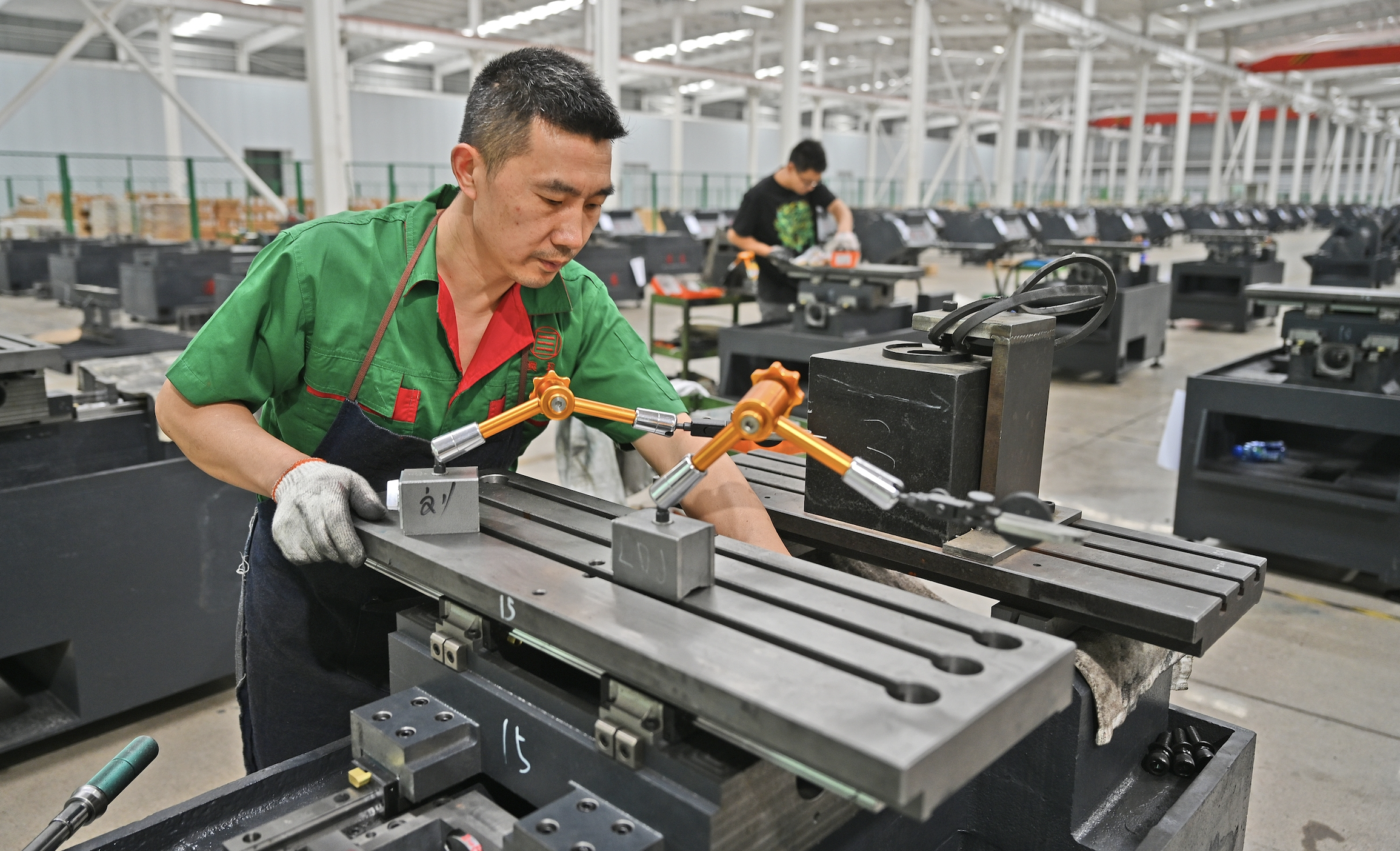 产需指数均升至扩张区间，6月制造业PMI回升至49.7%