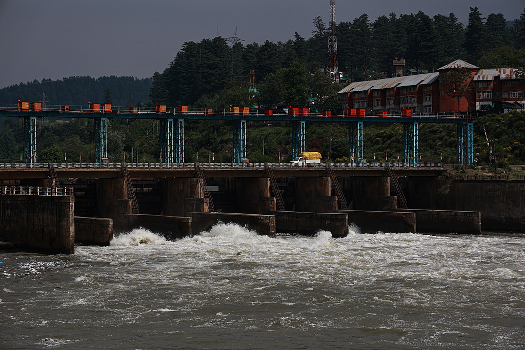 暴雨致巴基斯坦超100人伤亡之际，印度水坝开闸向下游泄洪