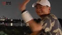马云西湖单车夜骑被偶遇，满面笑容挥手回应打招呼