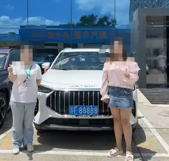 女子摇中“88888”车牌被传卖了280万元，涉事汽车经销商否认|界面新闻 · 汽车