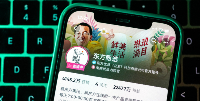 剥离与辉同行“阵痛”仍在，东方甄选2025财年净利下滑超九成