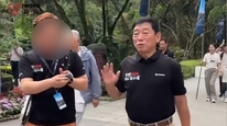 长城汽车魏建军现身，粉丝当众喊爸