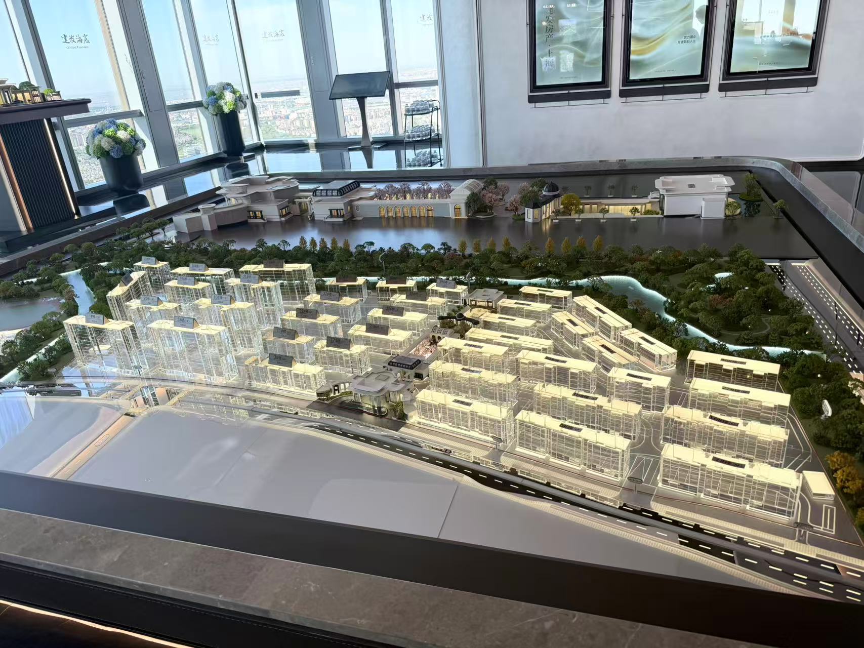 楼市“沪六条”落地首周:外环多个项目开盘火爆,内环豪宅蓄势“金九”