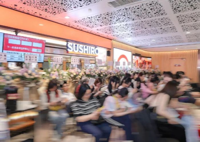 商场排队王背后的秘密，揭秘三家日料店的成功之道