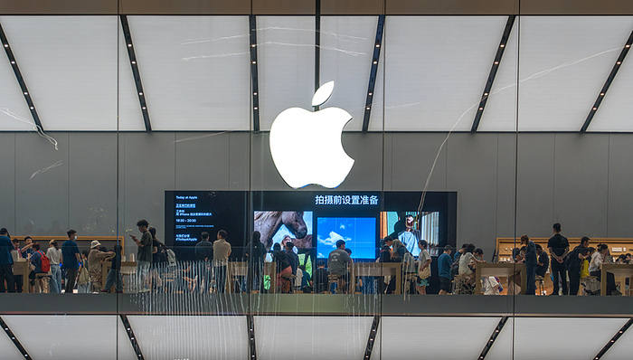 苹果预计明年上半年推出iPhone 17e、新低端 iPad，延续“性价比”策略|界面新闻 · 科技