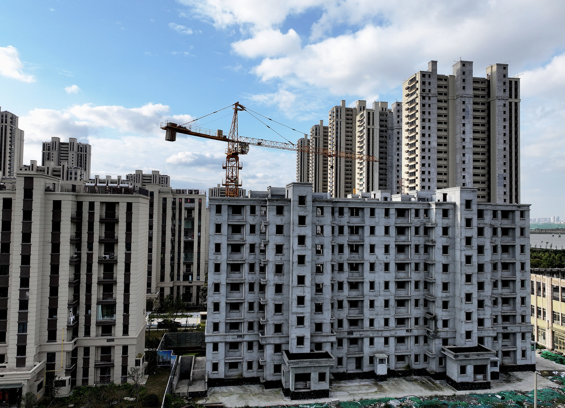 “十五五”规划建议定调房地产，建立房屋全生命周期安全管理制度|界面新闻